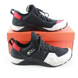 NIKE TECH TRAINER Black White Gym NWB Mens Sz 10